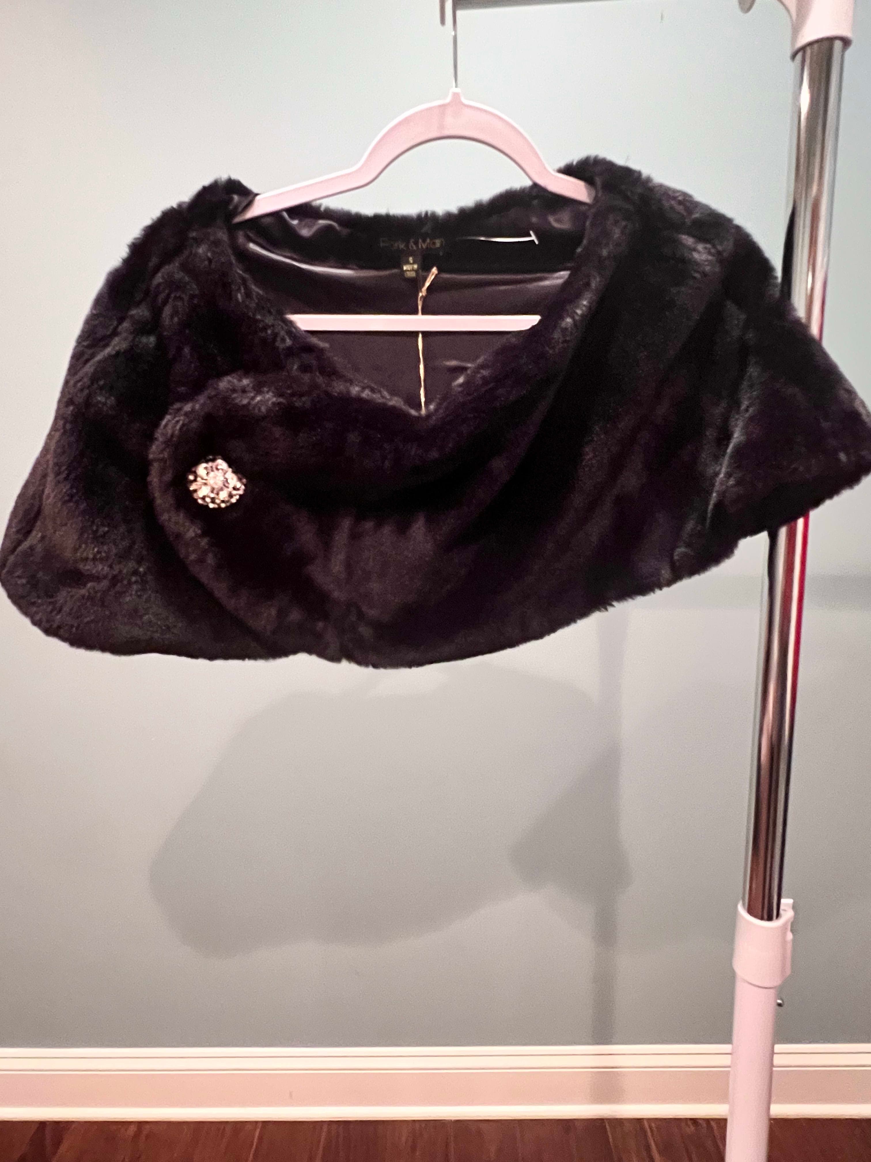 Bik & Mar Black Faux Fur Shrug/Capelet